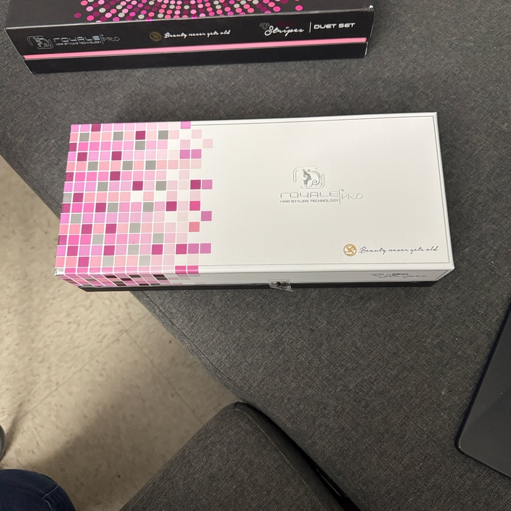 PINK Victoria's Secret Striped Hair Styling Tool - Picture 3 of 6